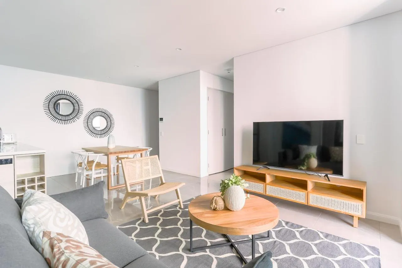 Sea View Beachfront Apartment In Surfers Gold Coast