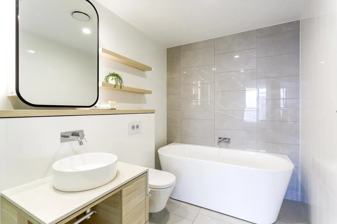 Sea View Beachfront Apartment In Surfers Gold Coast