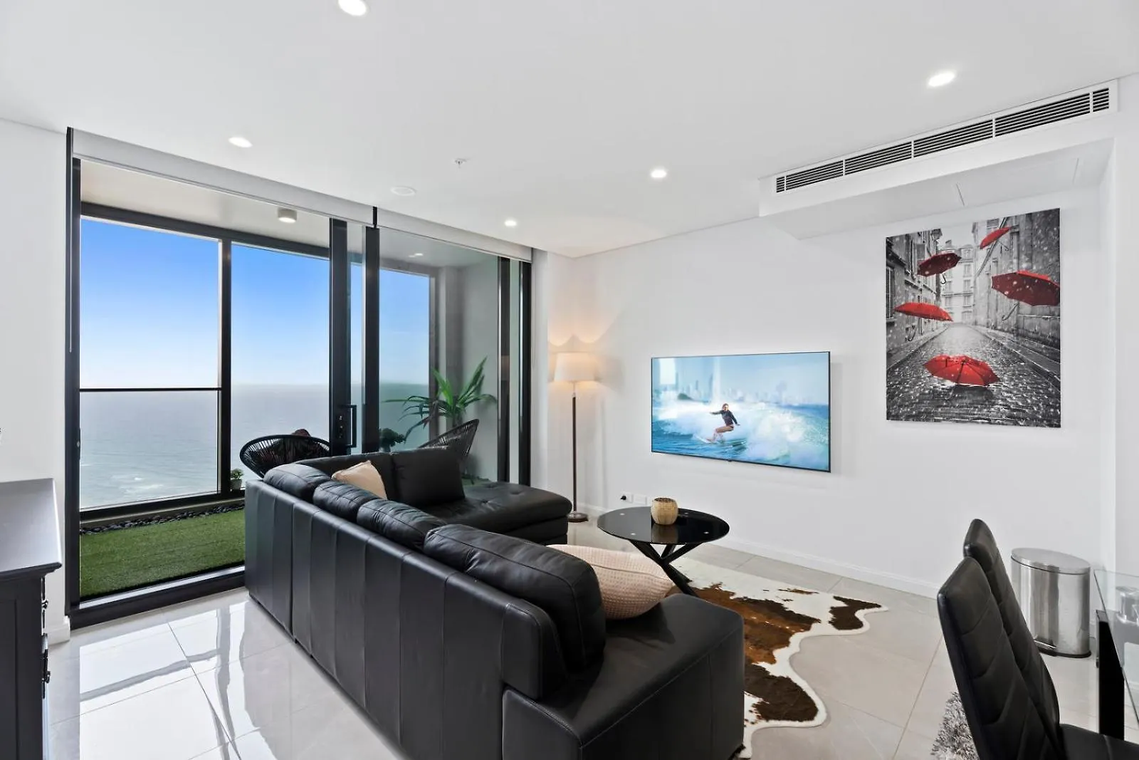 Sea View Beachfront Apartment In Surfers Gold Coast