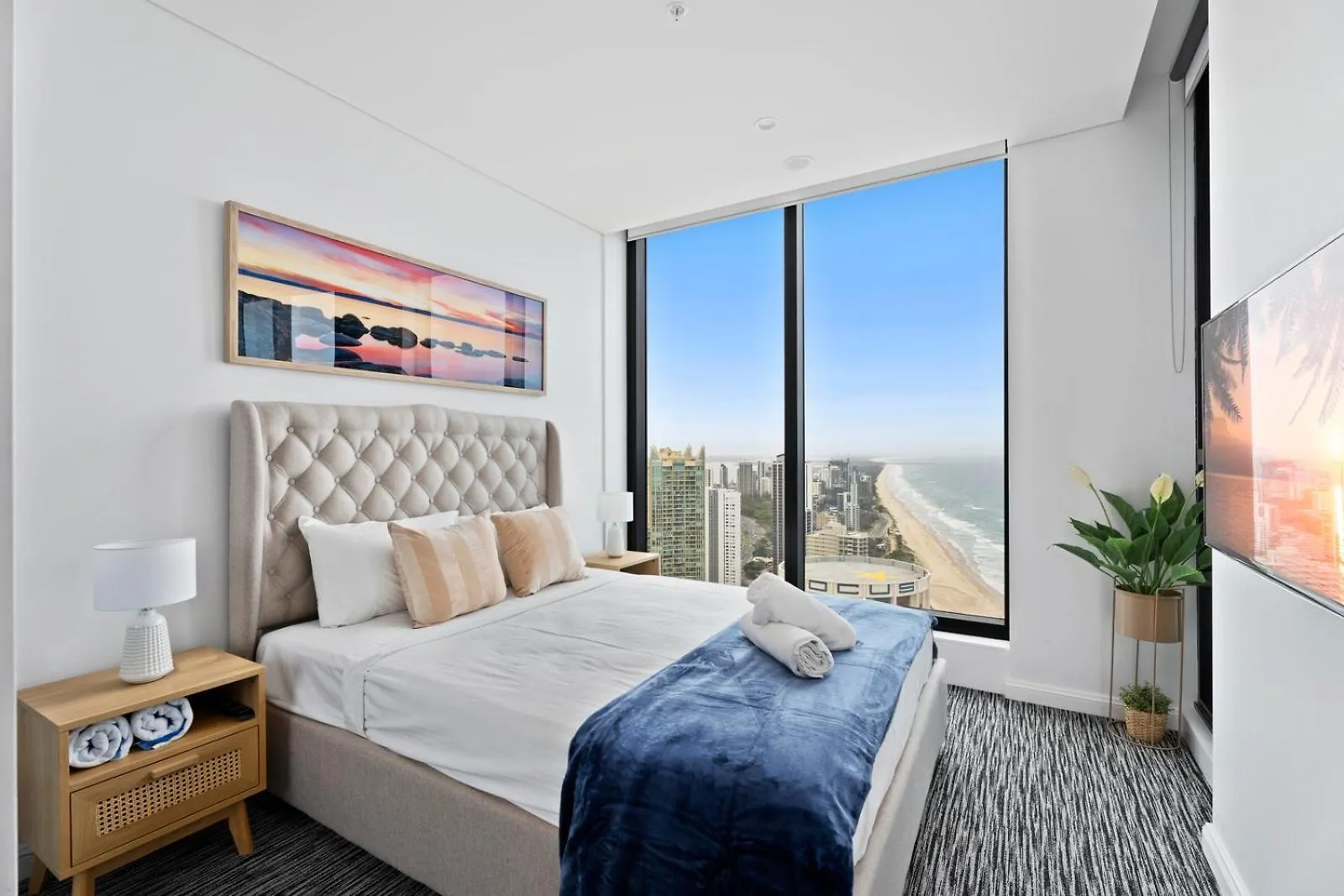 Sea View Beachfront Apartment In Surfers Gold Coast