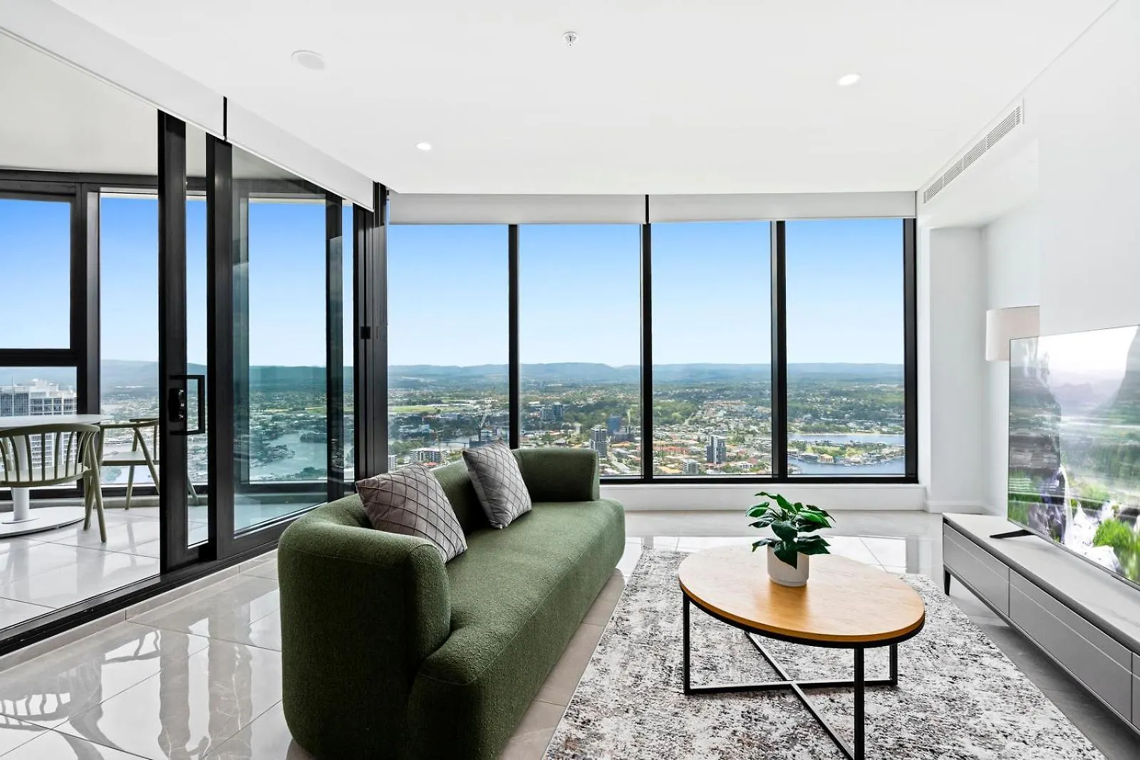 Sea View Beachfront Apartment In Surfers Gold Coast