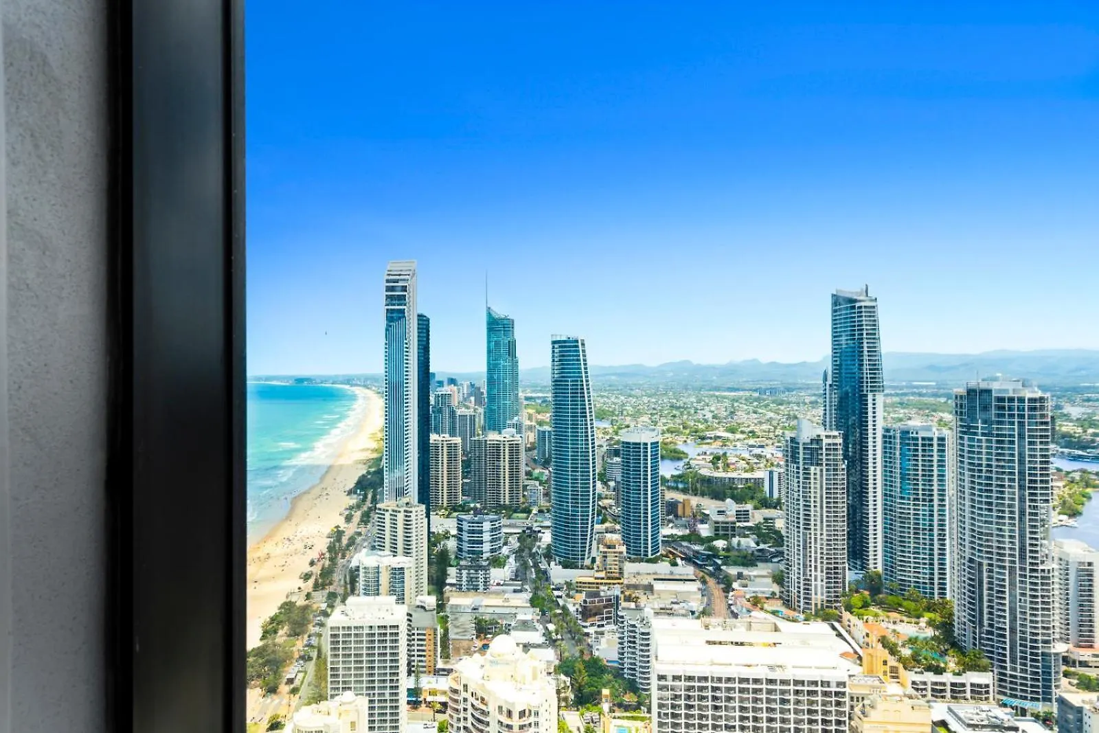 Sea View Beachfront Apartment In Surfers Gold Coast